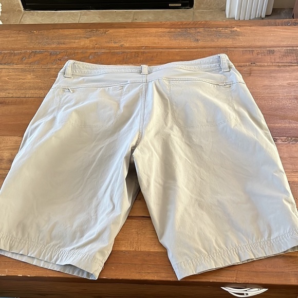 𝅺eddie Bauer women’s shorts, size 14 - Picture 2 of 9
